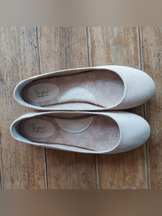 b.o.c. Shoes - b.o.c. Women’s Cream Ballet Flats Size 9